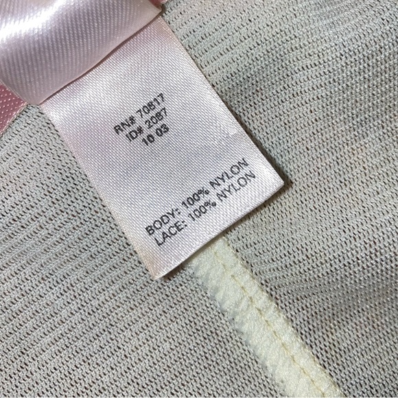 Vintage White Robe - Picture 6 of 6